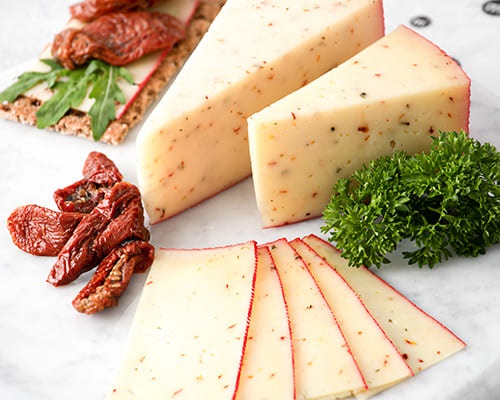 картинка Сыр "Фермерский", с вялеными помидорами от интернет-магазина BIEN Organic